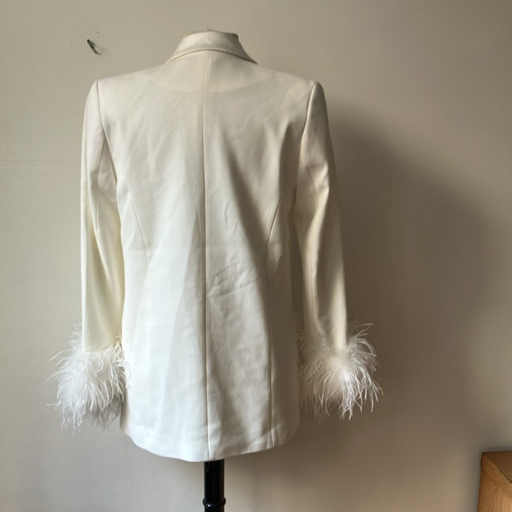 Nadine Merabi white satin evening jacket with ostrich cuffs size 6 - Picture 3 of 5